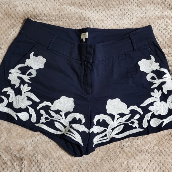 crown & ivy Pants - Navy Floral Women's Shorts NWOT!